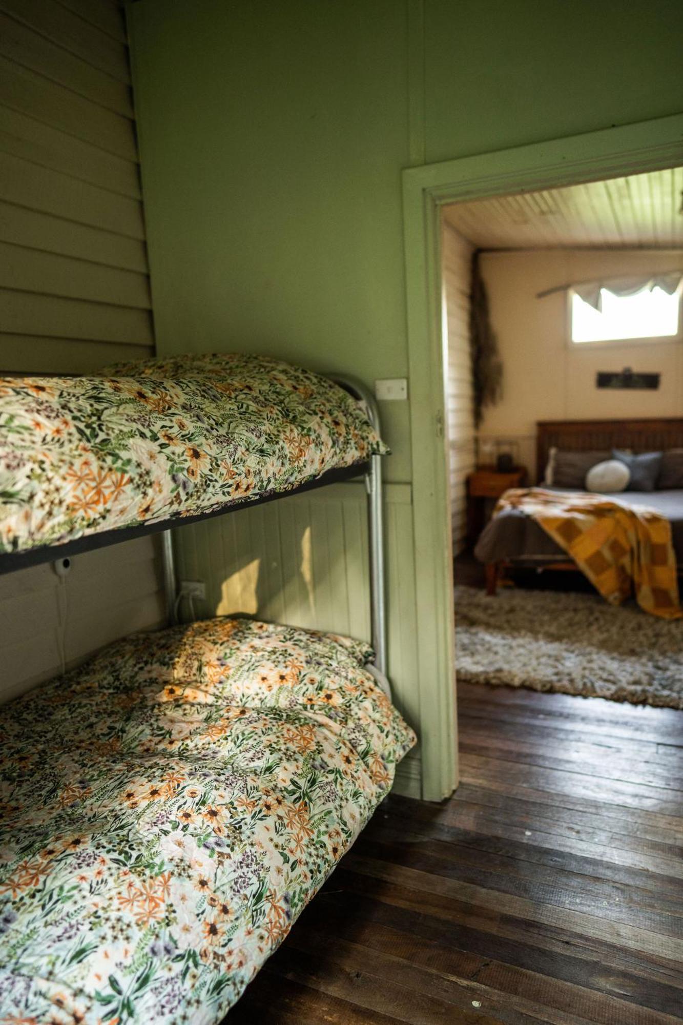 Cosy Farmstay: Green Cabin At Whispering Woods Beedelup Luaran gambar